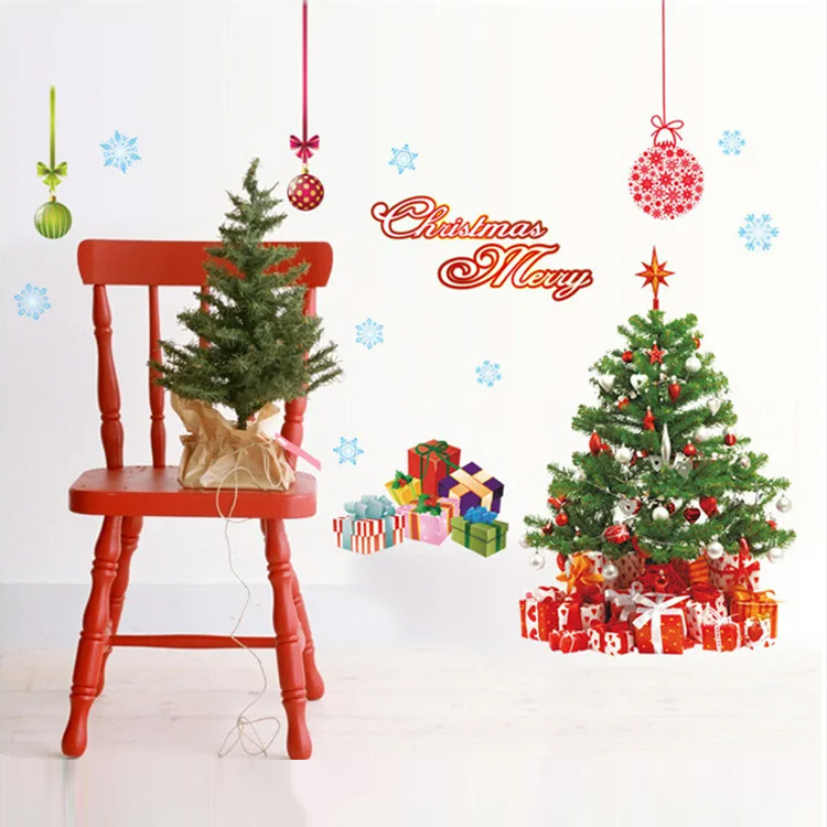 Большая новогодняя елка на стену гостиной