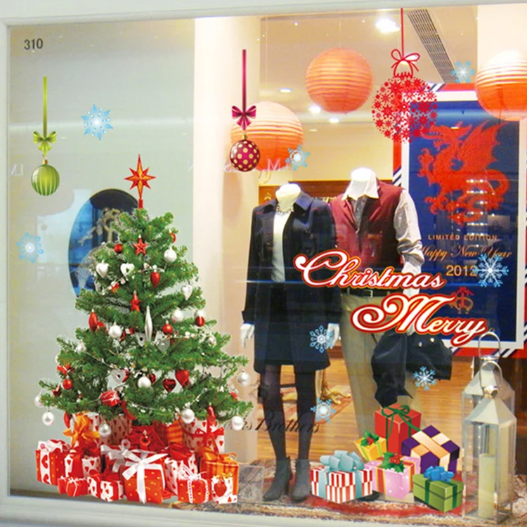 Большая новогодняя елка на стену гостиной