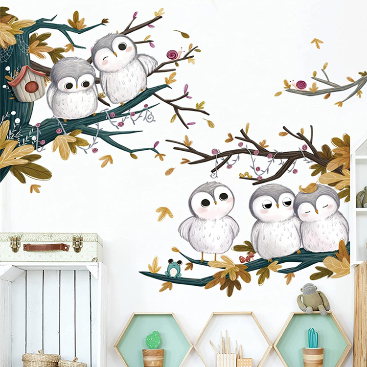 Дитячі наклейки на стіну в спальні