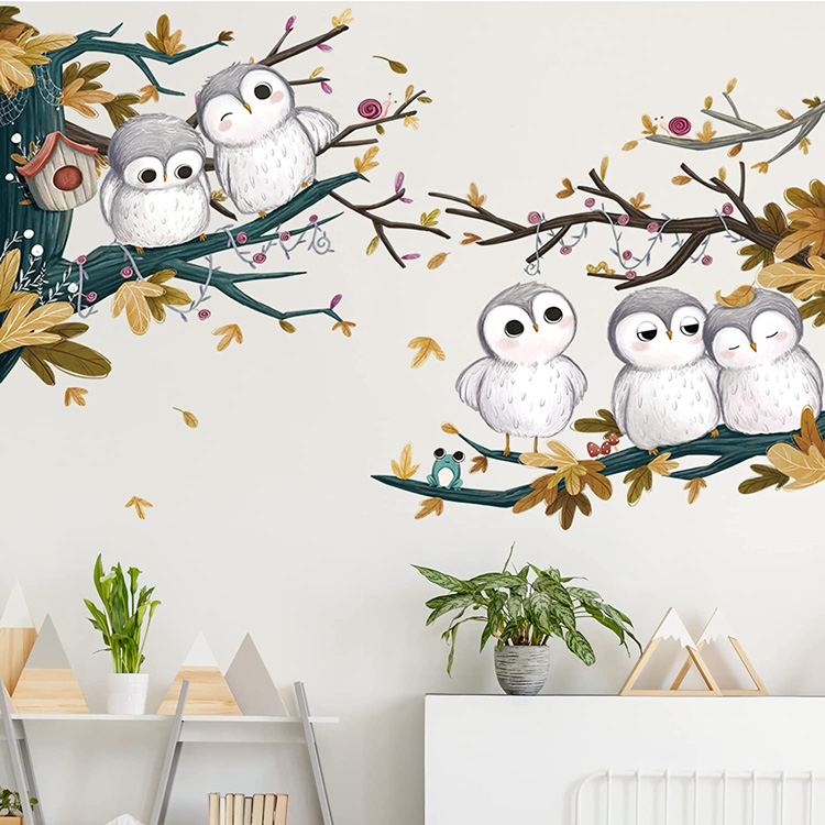 Дитячі наклейки на стіну в спальні