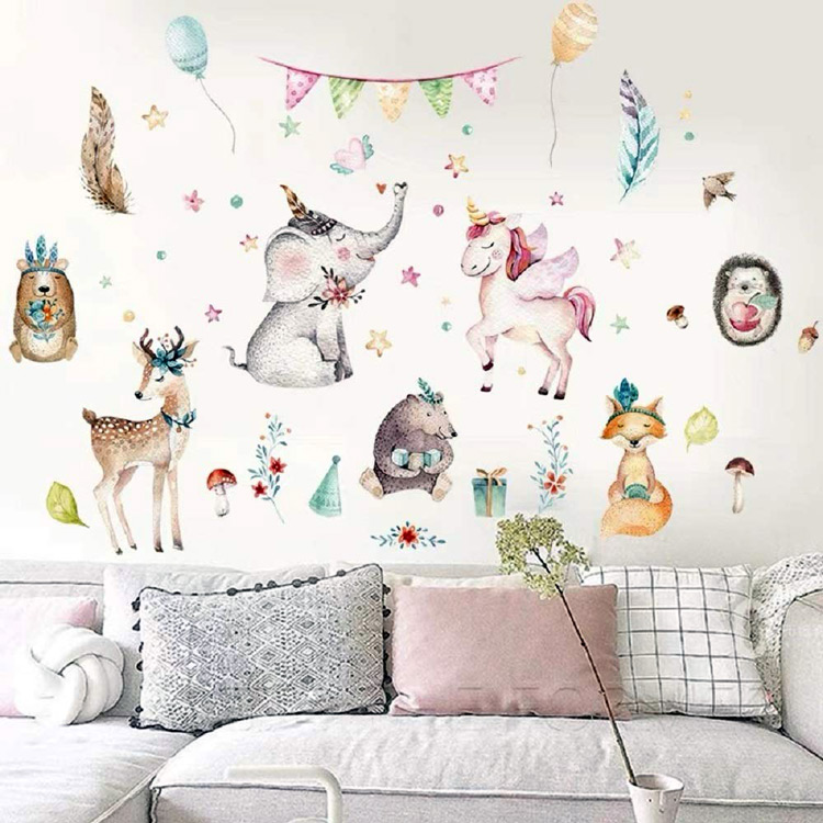 Красиві наклейки на стіни в дитячу кімнату