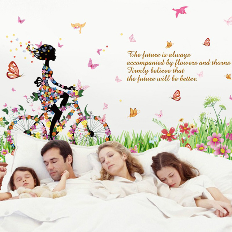 Наклейка девочки на стену в детскую
