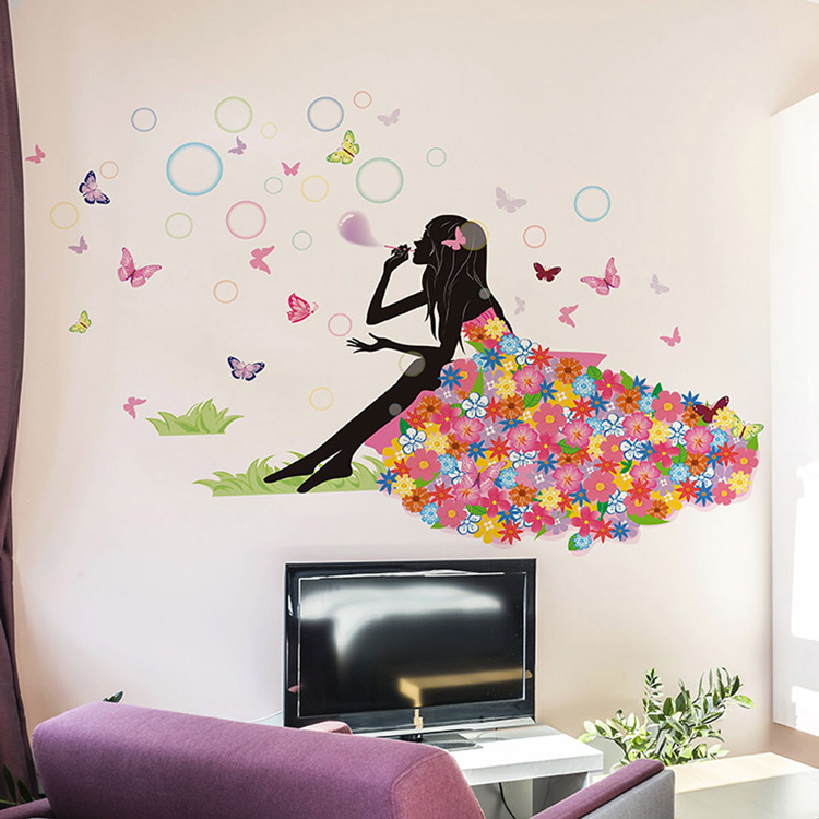 Наклейка дівчинки на стіну у вітальню