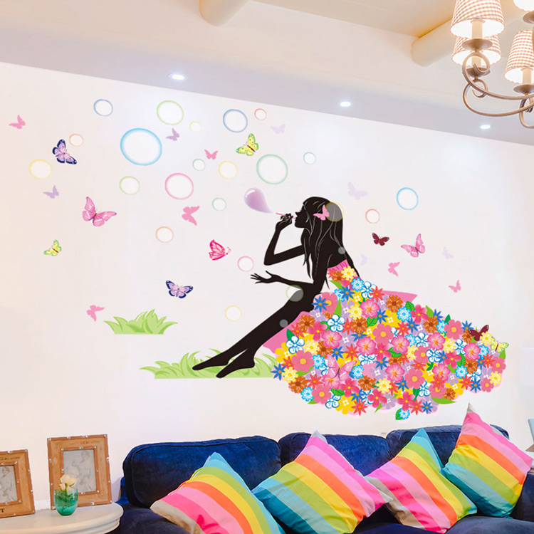 Наклейка дівчинки на стіну у вітальню