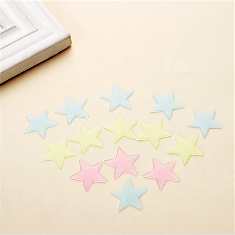 Люмінесцентні зірки на стелю