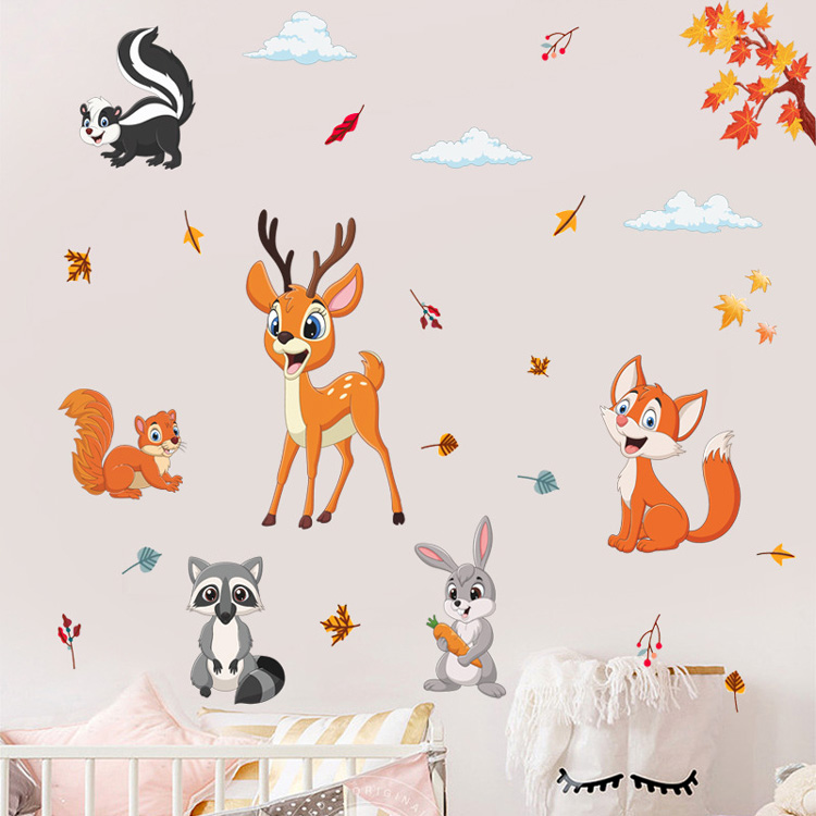 Виниловые наклейки лесных животных на стене