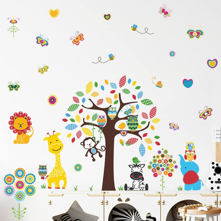 Яркая виниловая наклейка на стену в детскую